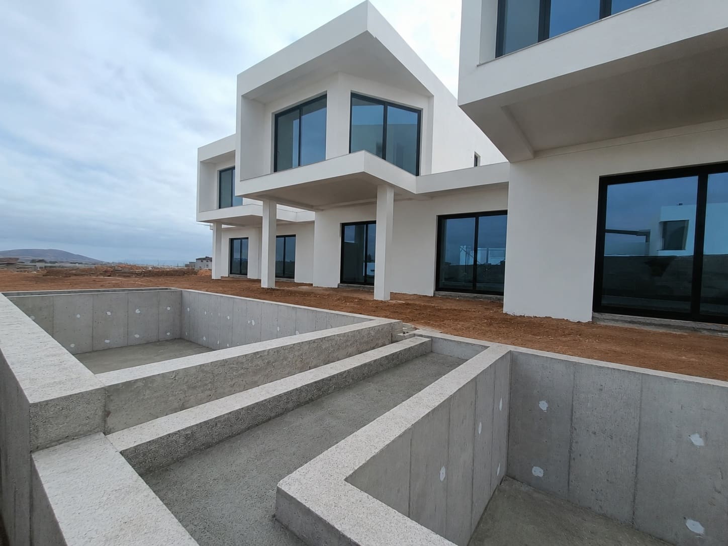 Villas independientes de obra nueva en Casilla de Costa, Villaverde, Fuerteventura. Piscina privada, jardín, garaje, eficiencia energética A y unidades disponibles para entrega y en construcción. Villas de obra nueva con piscina privada en Fuerteventura | Villaverde – La Oliva